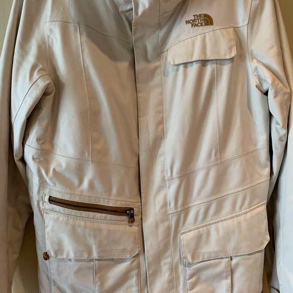 The North face ski jacket. - Picture 2 of 4